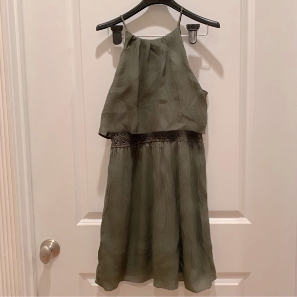 Cute olive green dress with lots of detailing. Excellent condition, size… - Picture 1 of 4
